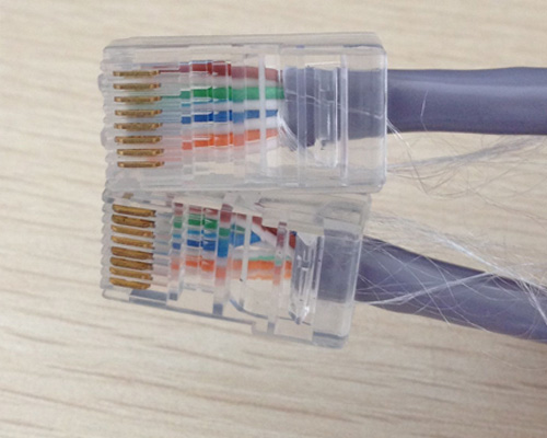 在网络工程中，网线布线接头的线序应该如何接？
