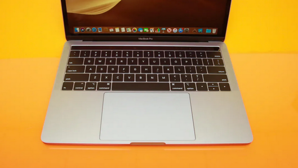 MacBook 键盘上的粘滞键怎么办（如何清理macbook键盘灰尘）