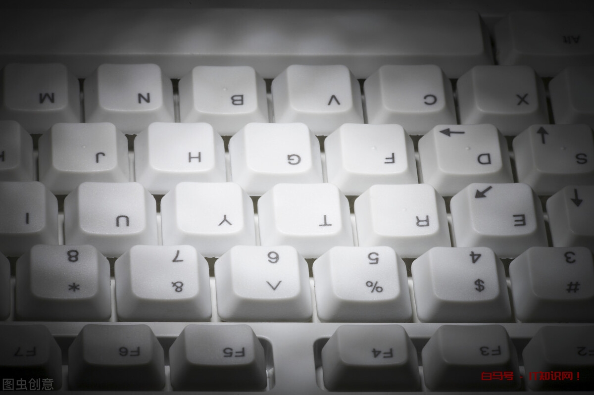 电脑键盘按字母键却出数字怎么回事？我今天刚学会，分享给大家