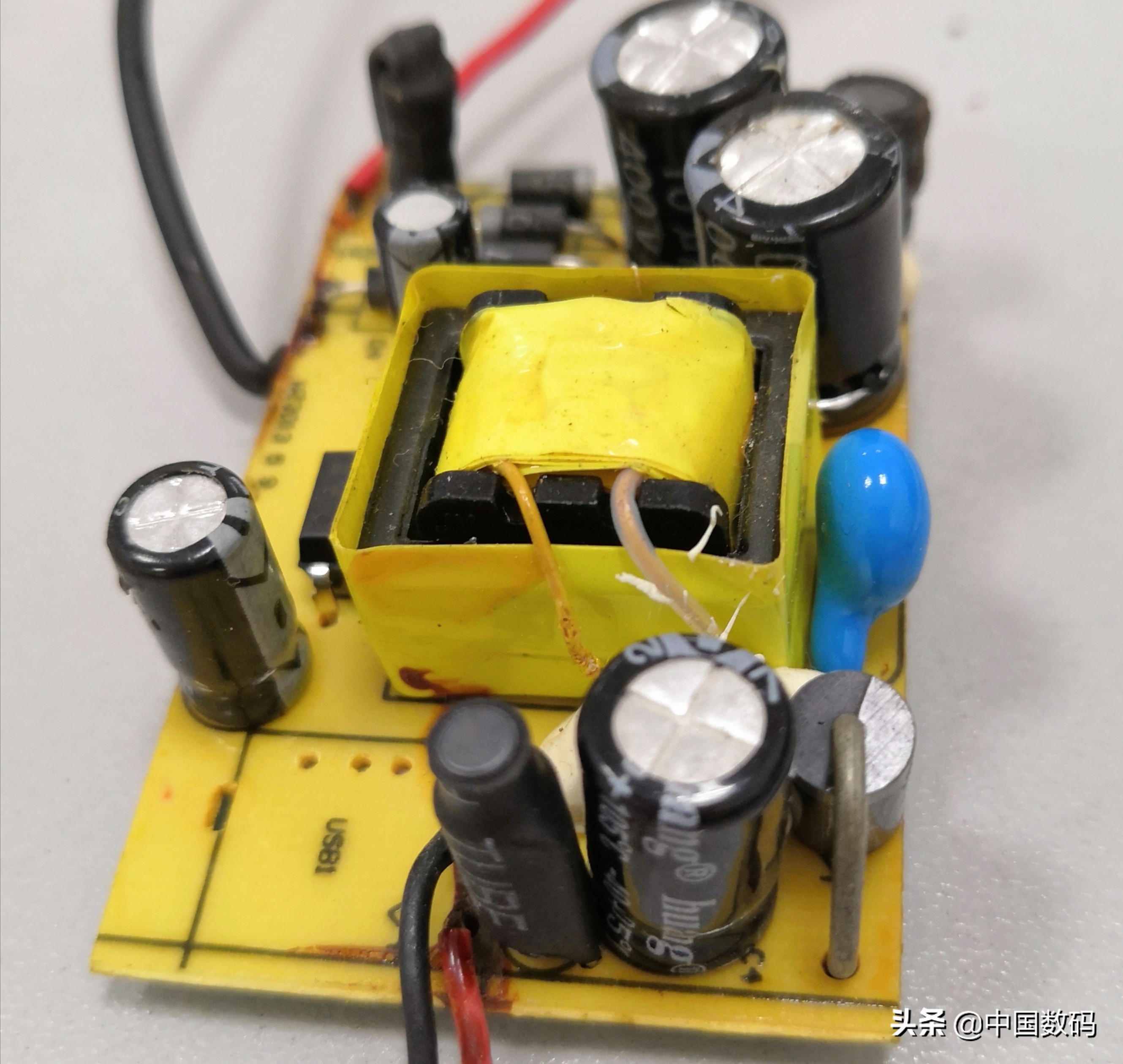 科技改变生活创造价值，电容器知识科普，DIY修理电源适配器