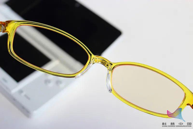 看电脑戴什么眼镜可保护眼睛和视力（电脑护目镜不是所有人都适合戴的）