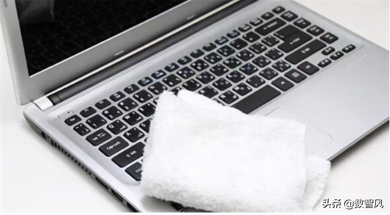 电脑进水不用慌，下面4招可以起死回生