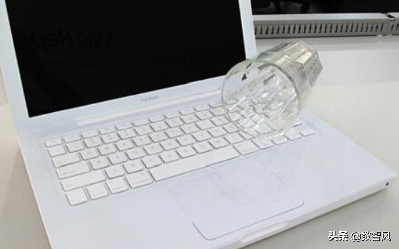 电脑进水不用慌，下面4招可以起死回生