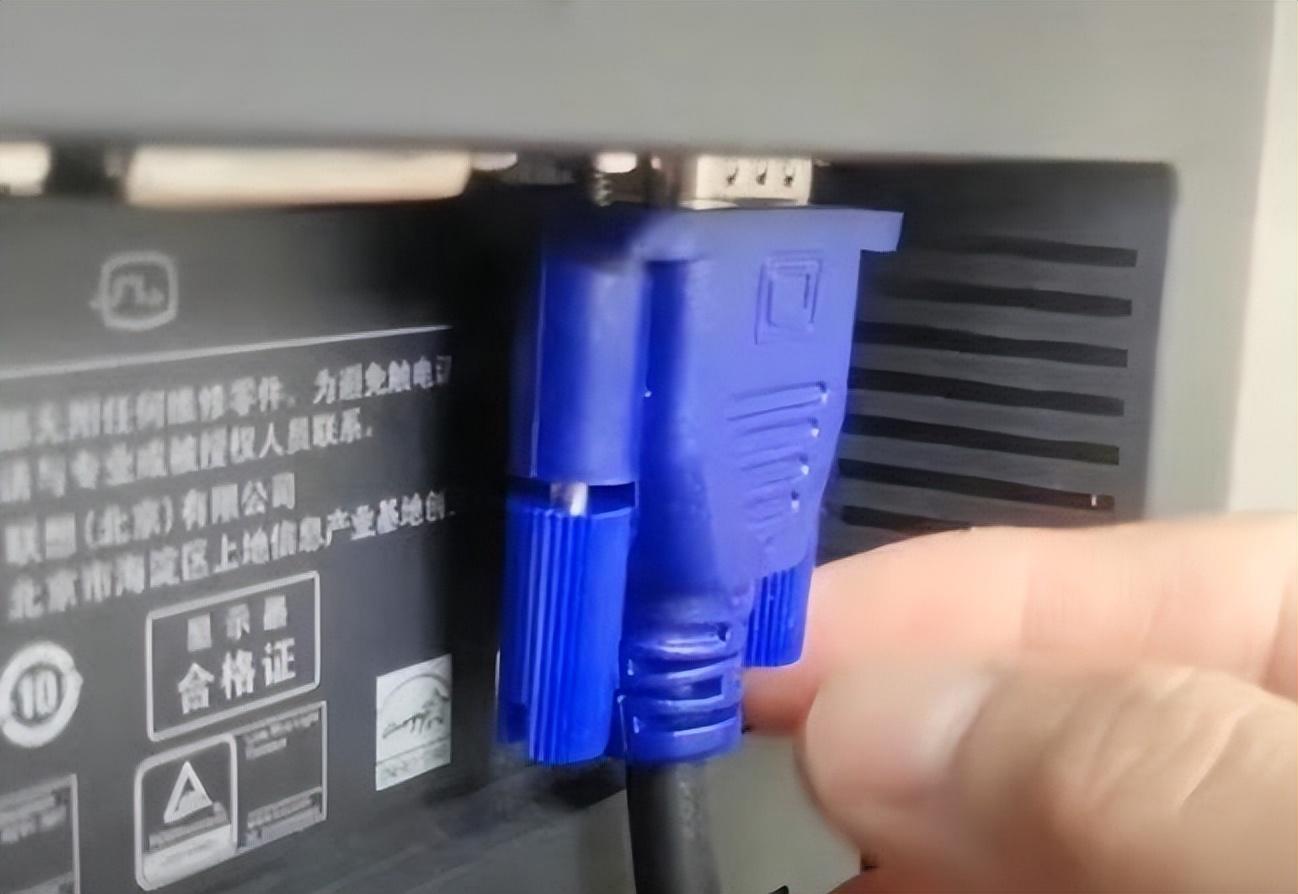 台式机显示屏无信号输入怎么办（手把手教你三个步骤轻松解决）